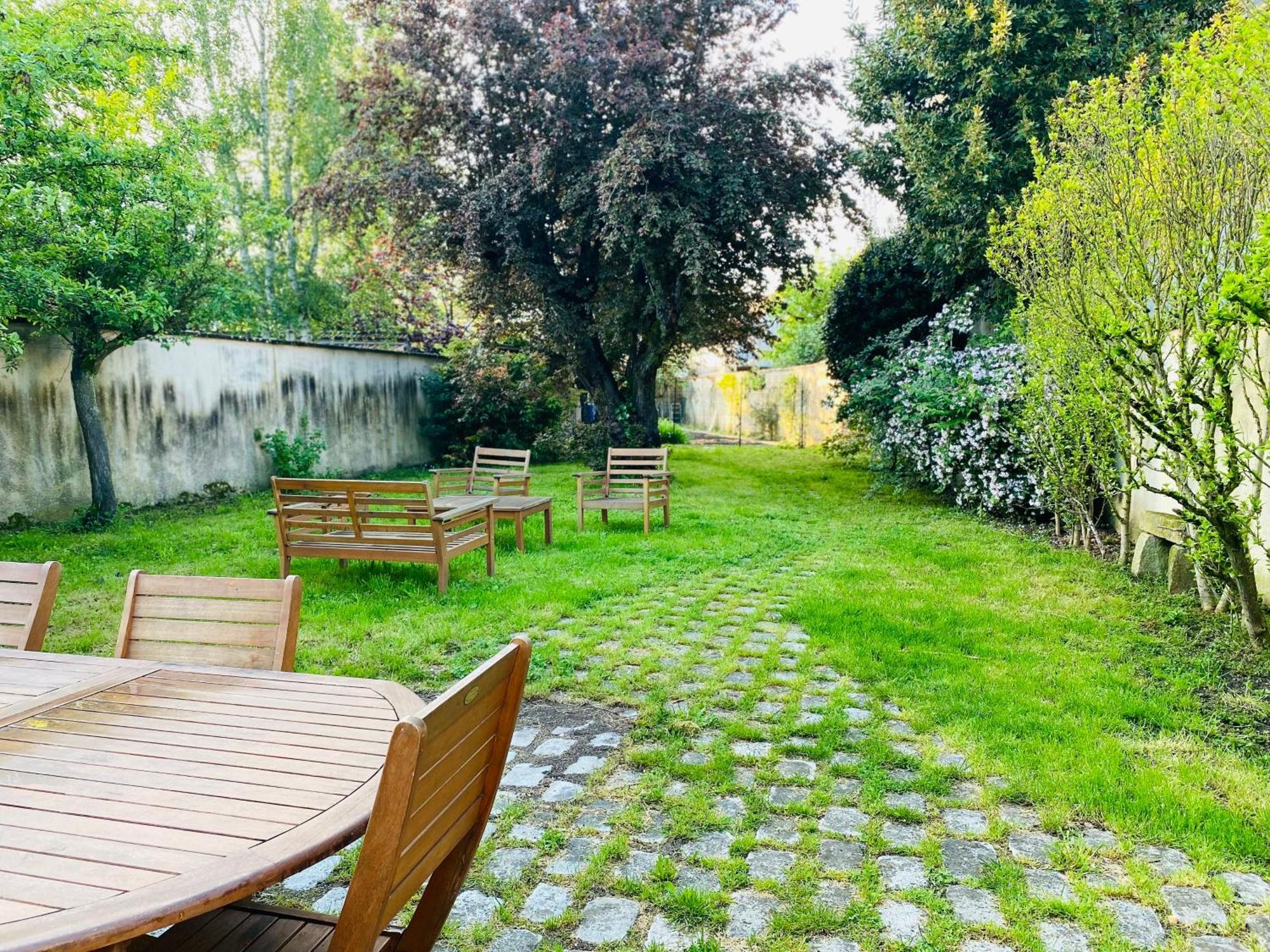 Holiday home Maison Le V - Proche